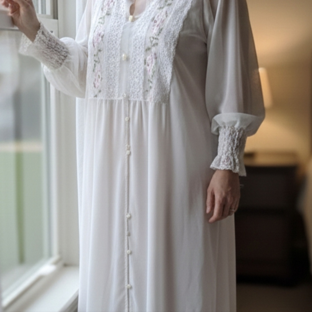 Elegant White Lace Trim Nightgown